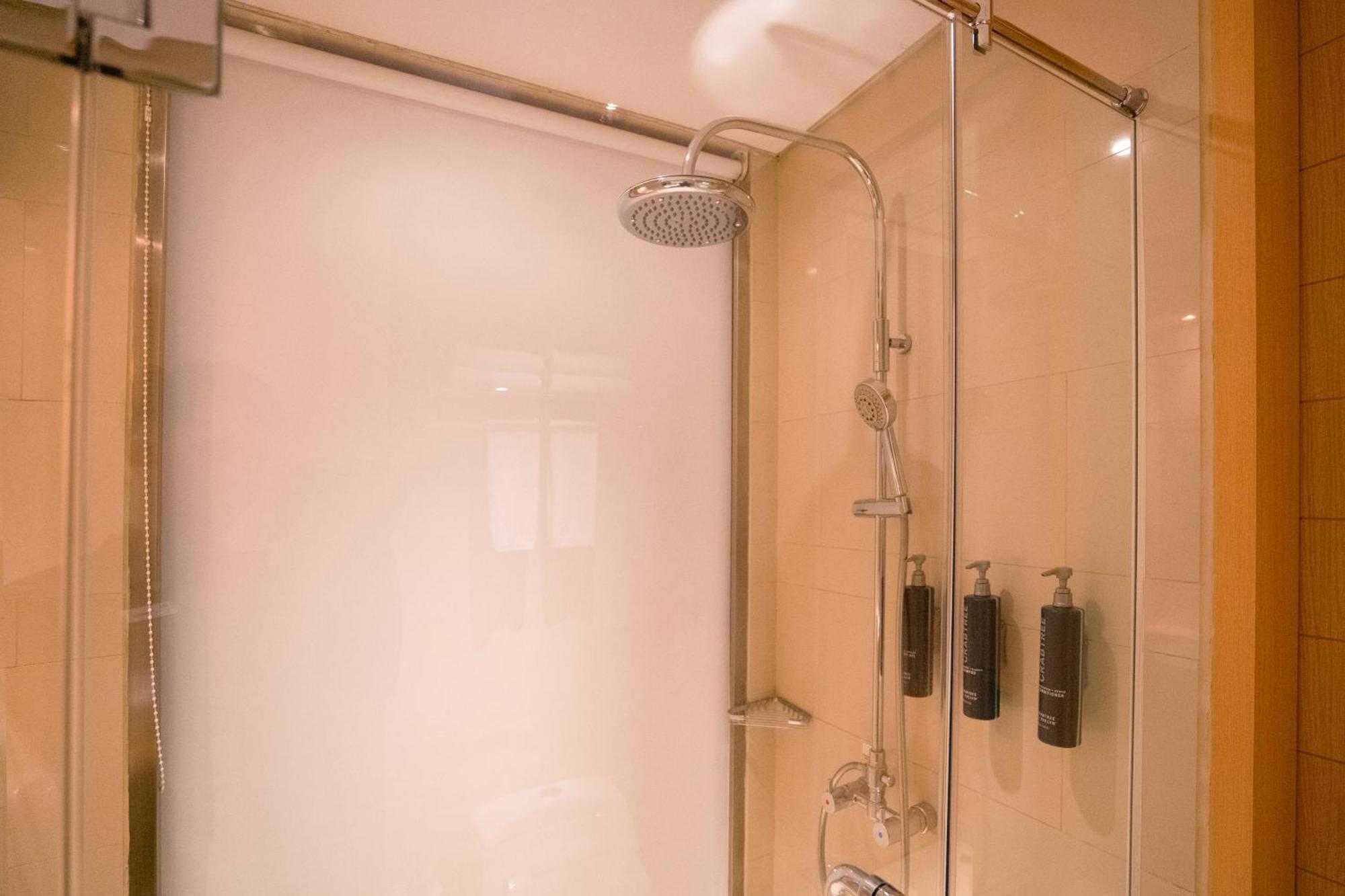 Doubletree By Hilton Jakarta Kemayoran Экстерьер фото