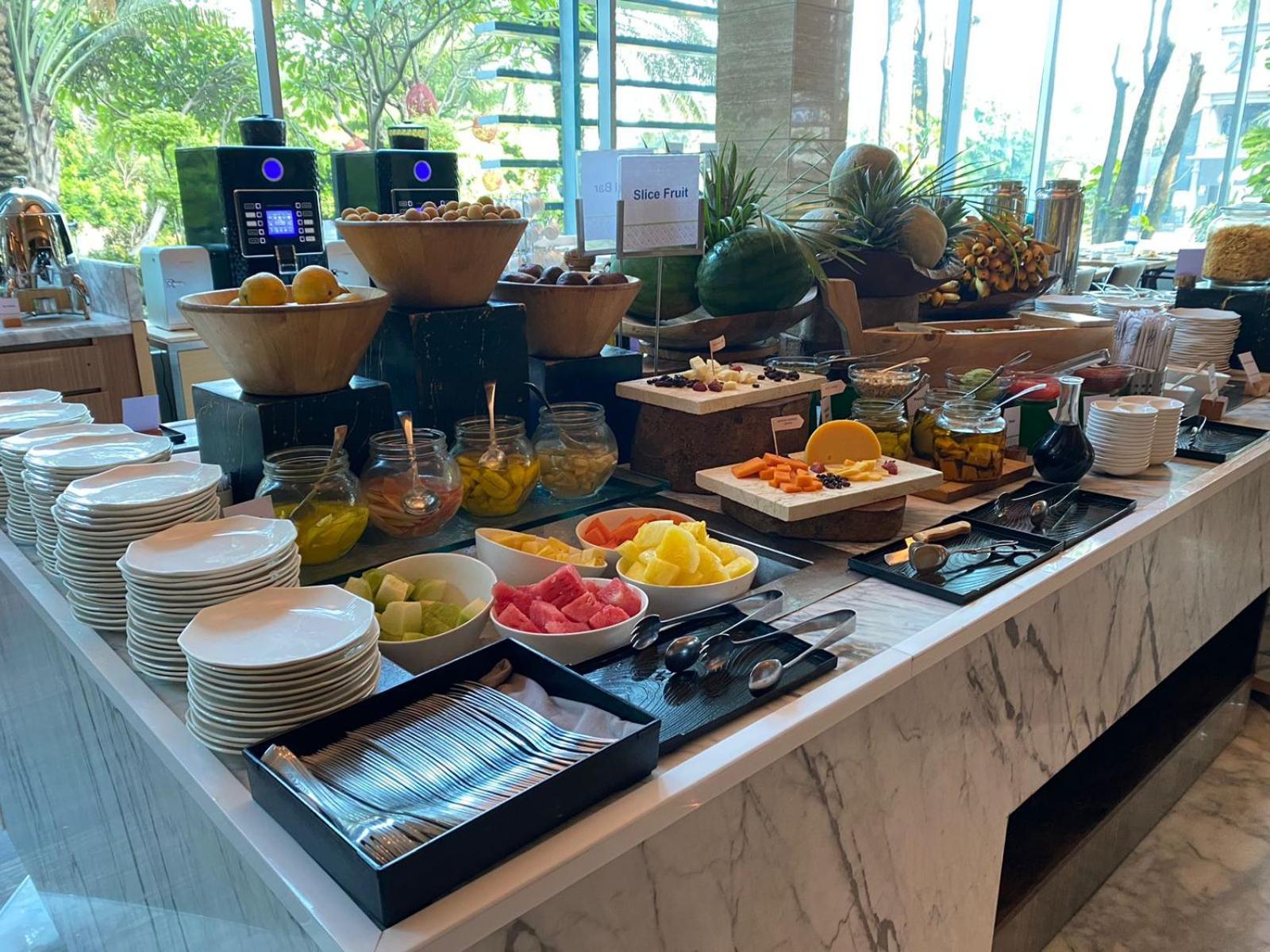 Doubletree By Hilton Jakarta Kemayoran Экстерьер фото